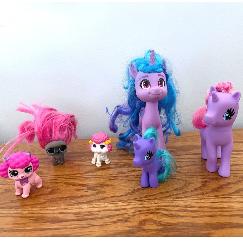 My Little Pony Izzy Moonbow Unicorn and Pet Toy Figure Lot 6pc Purple Pink Blue
